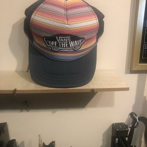 Unisex SnapBack off the wall Vans hat.